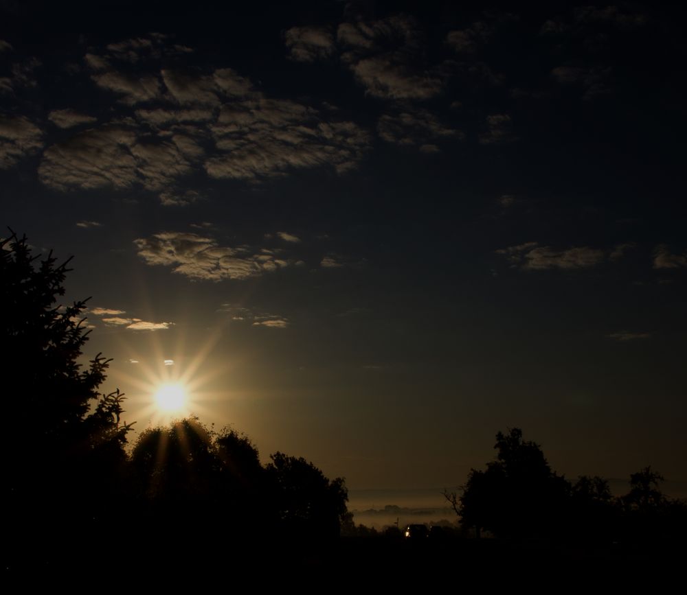 Sonnenaufgang im Nebel