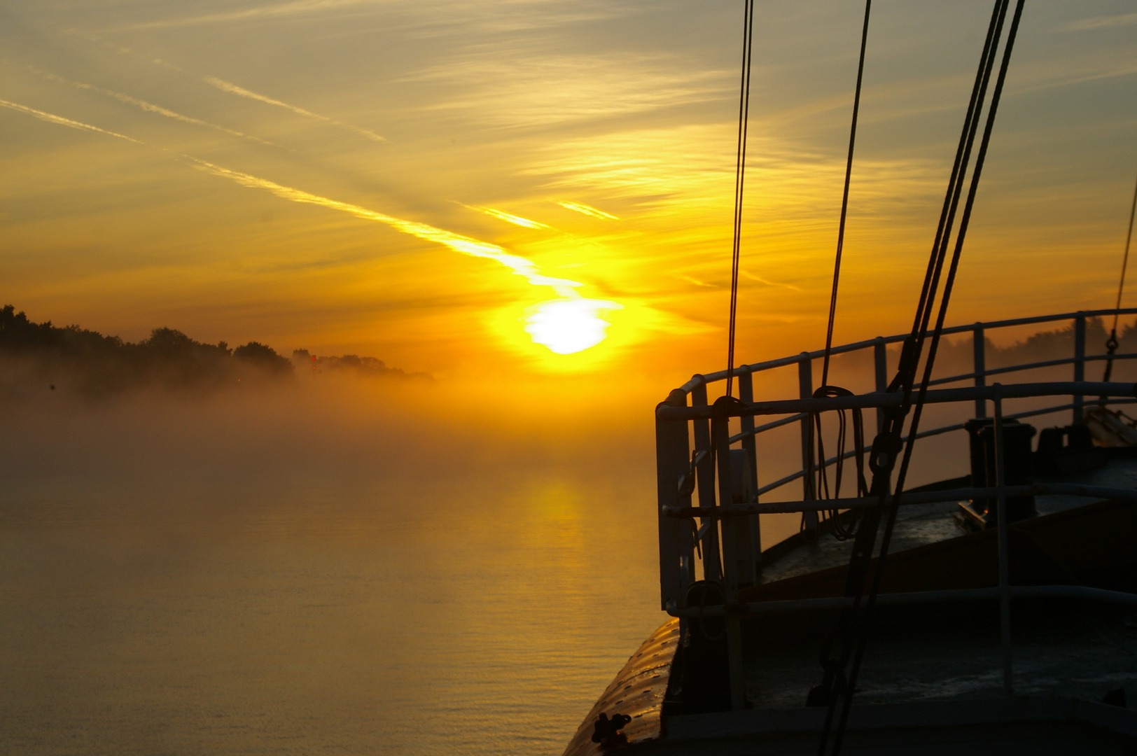 Sonnenaufgang im Nord-Ostseekanal