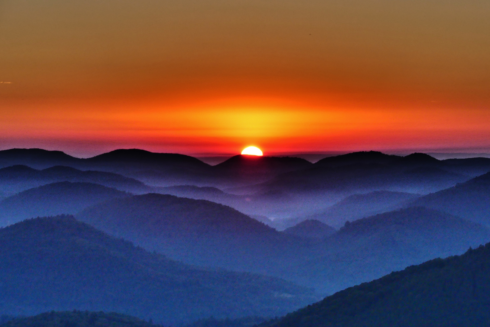 Sonnenaufgang im Pfälzer Wald,Wegelnburg