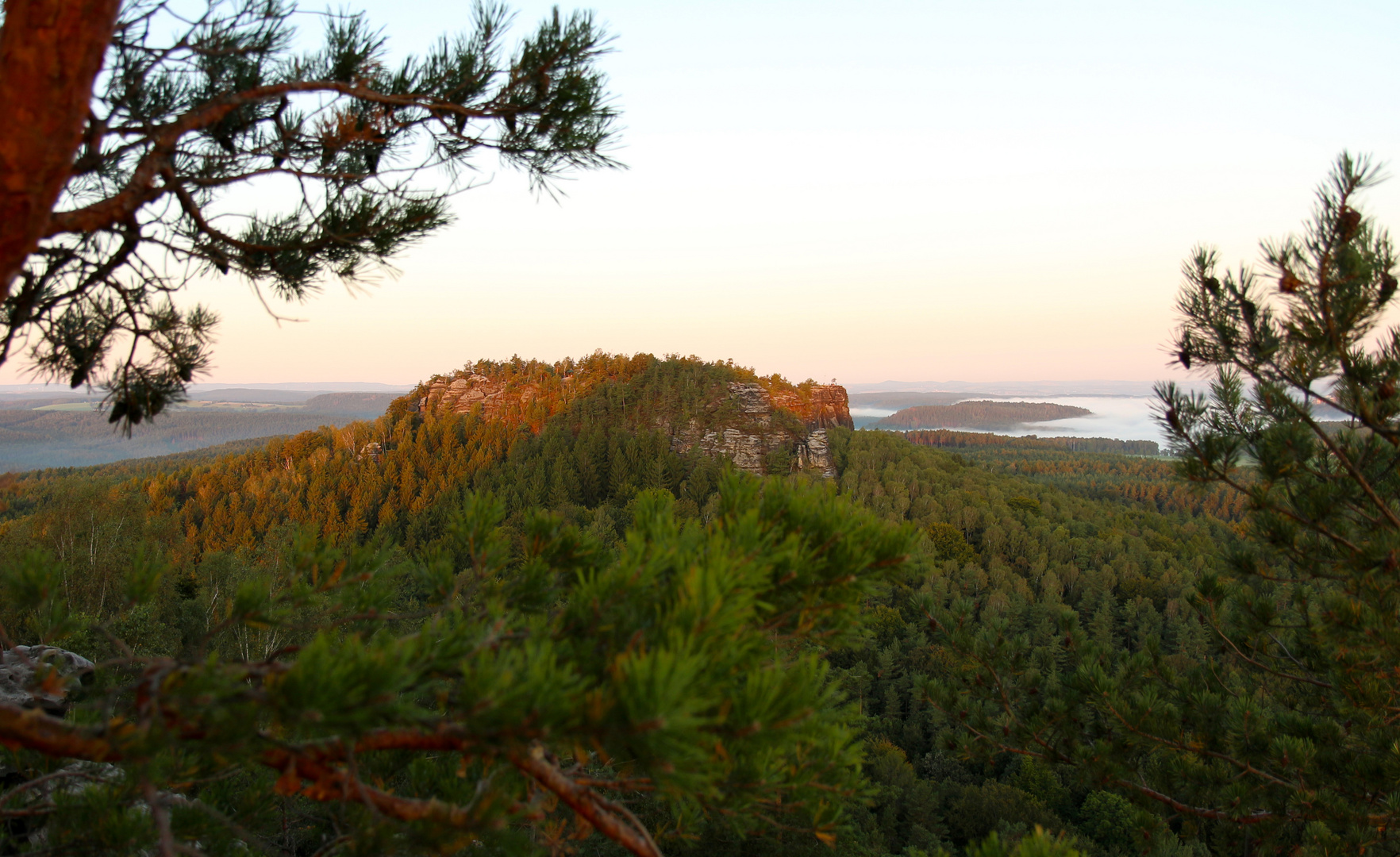 Sonnenaufgang im September auf dem Papststein