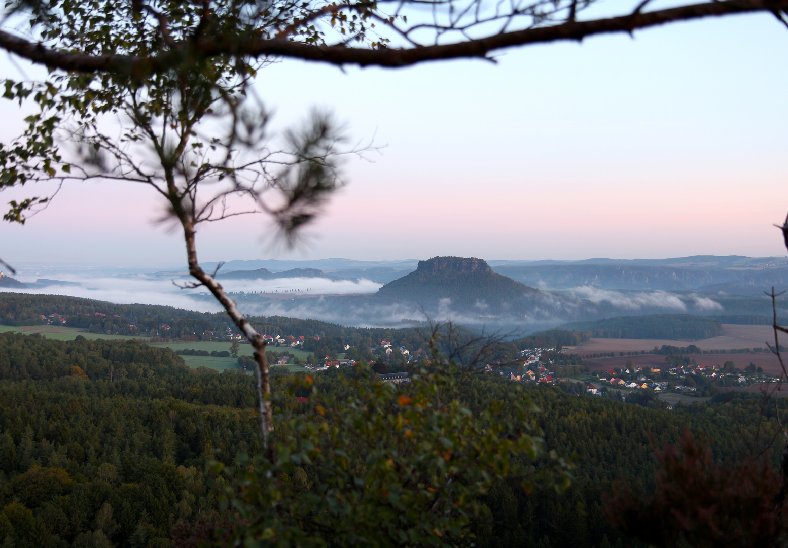 Sonnenaufgang im September auf dem Papststein