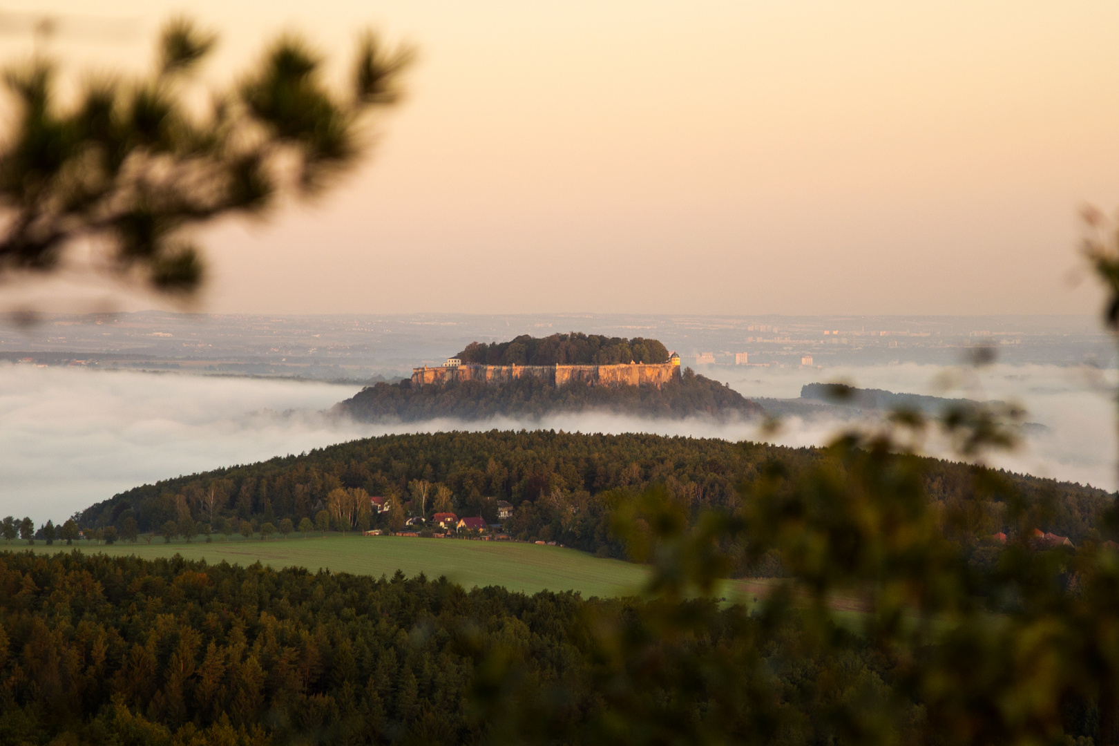 Sonnenaufgang im September auf dem Papststein