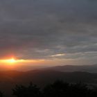 Sonnenaufgang im September über dem Isergebirge