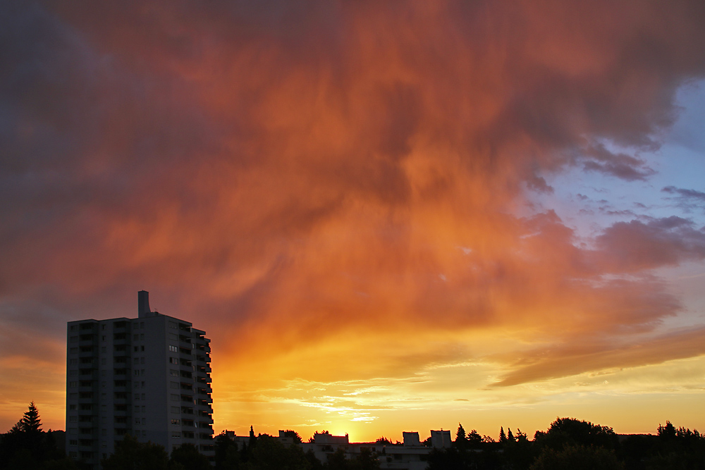 Sonnenaufgang im Stadtgebiet