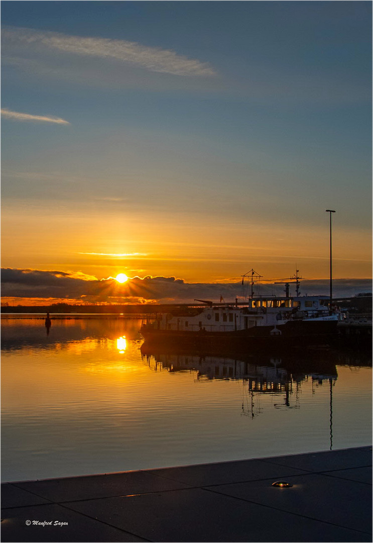 Sonnenaufgang im Stralsunder Hafen... 