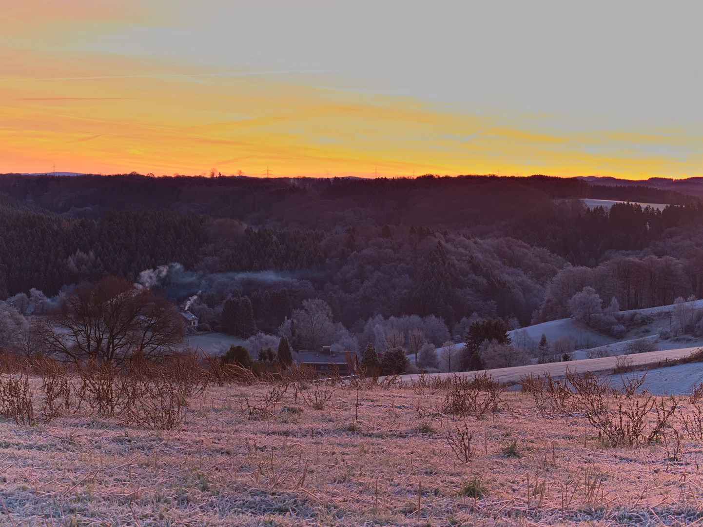 Sonnenaufgang im Winter über Kleinkatern