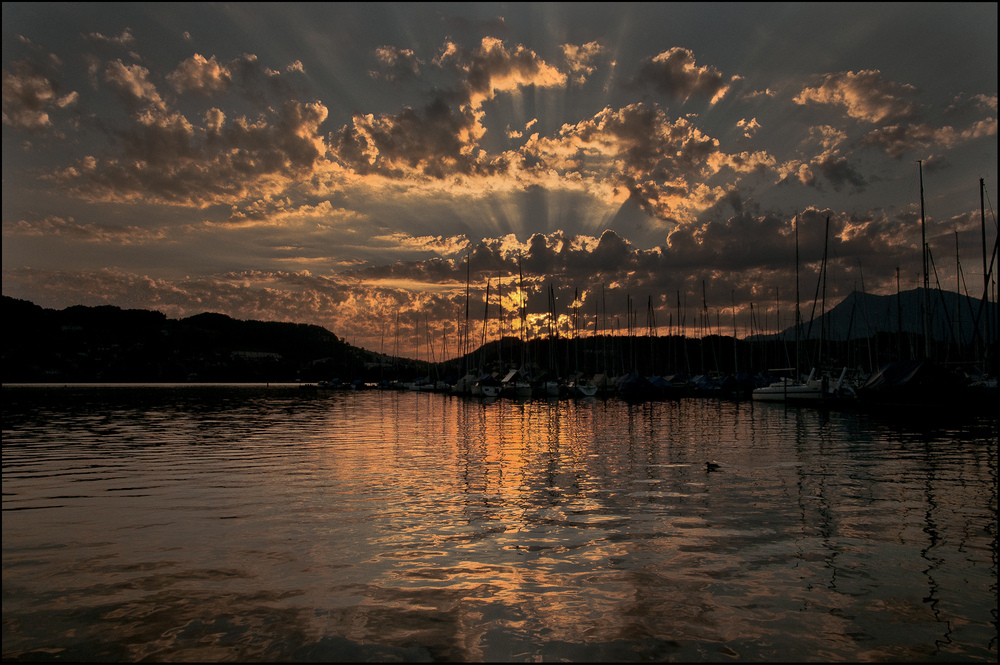 Sonnenaufgang im Yachthafen