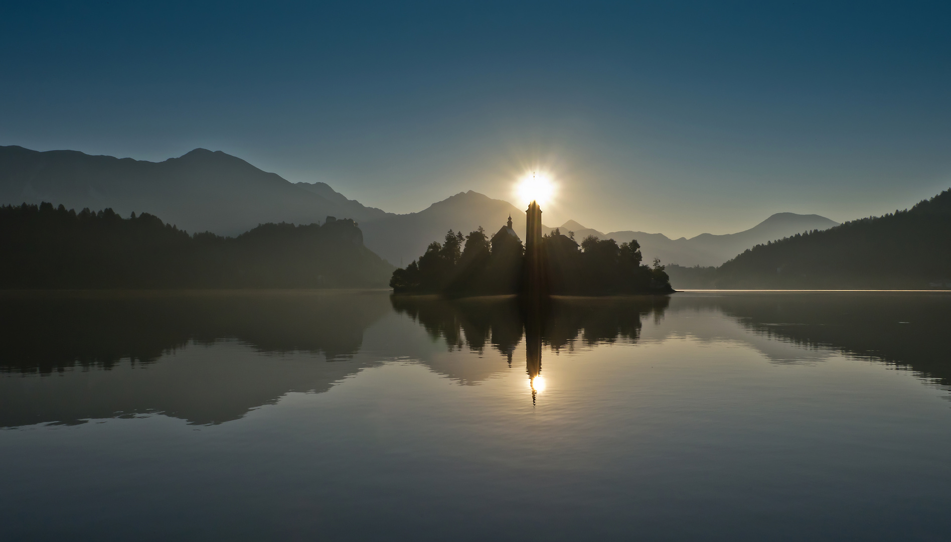 Sonnenaufgang in Bled (Slowenien)