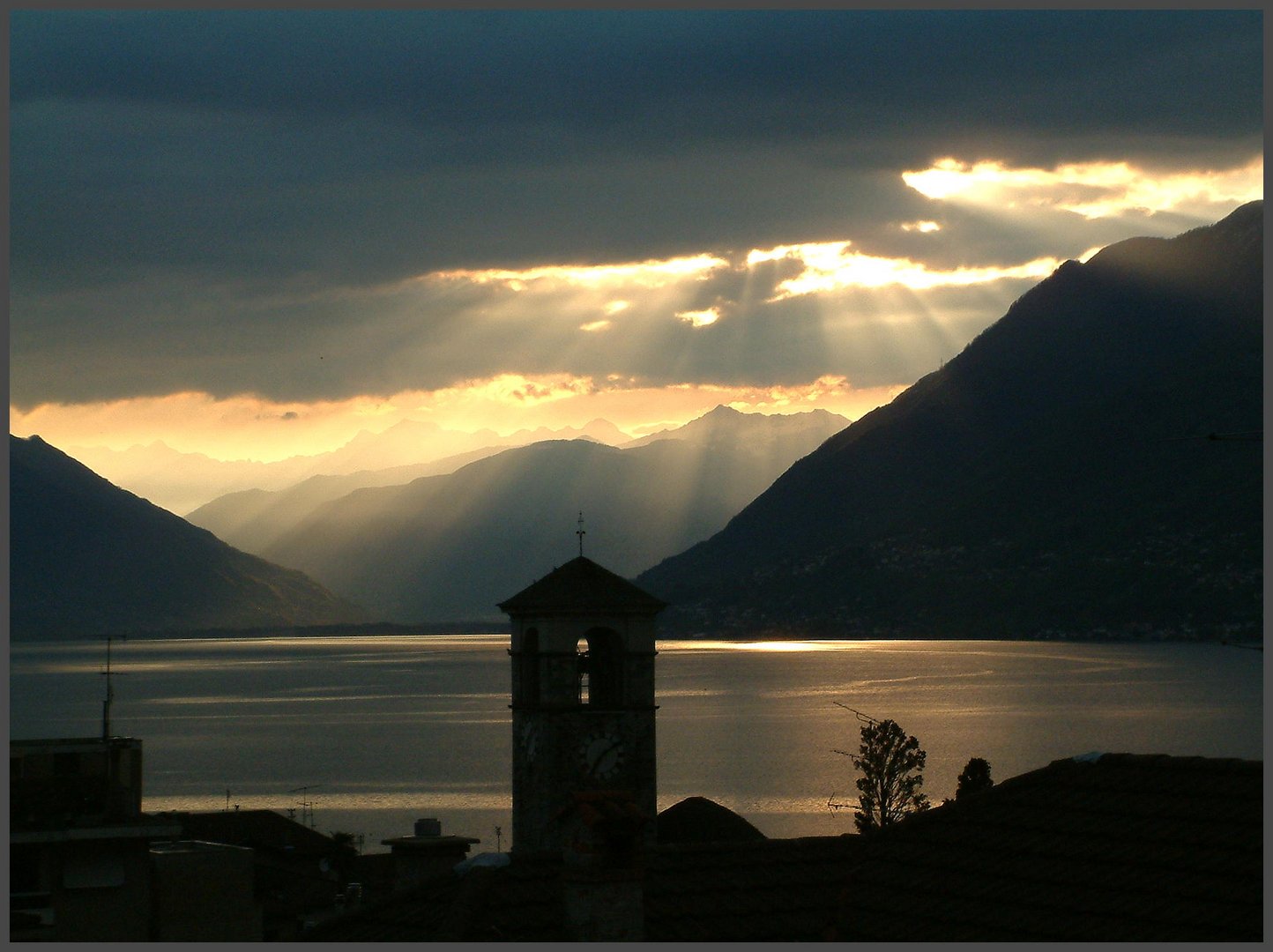 Sonnenaufgang in Brissago am Lago Maggiore