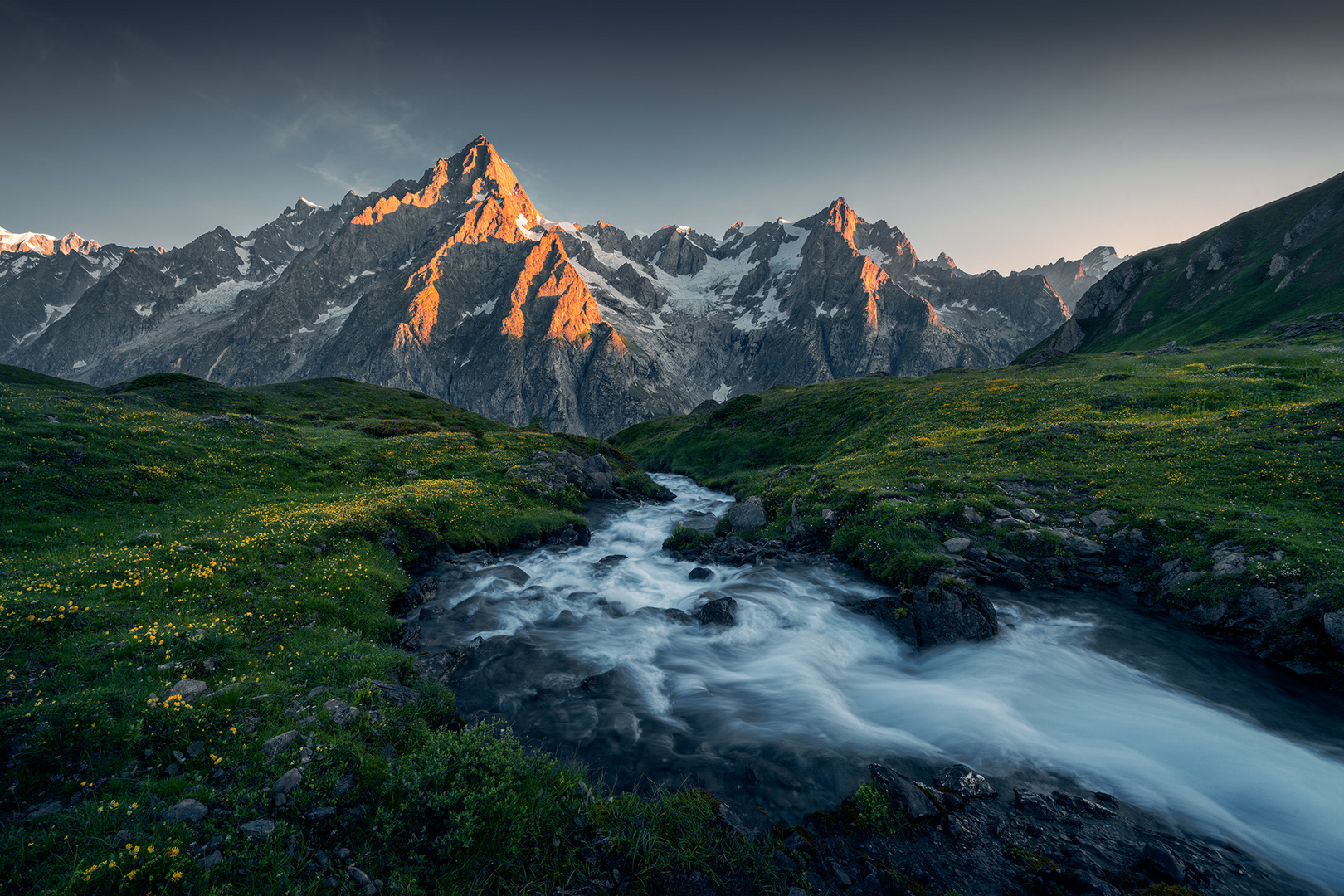 Sonnenaufgang in den Alpen