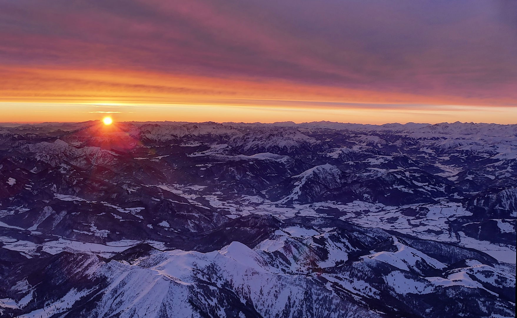 Sonnenaufgang in den Alpen 