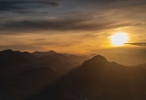 Sonnenaufgang in den Bergen