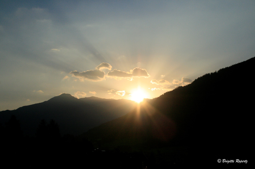 Sonnenaufgang in den Bergen