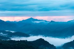 Sonnenaufgang in den Bergen bei Banaue / Philippinen