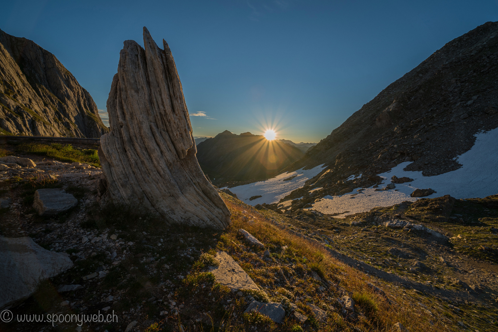 Sonnenaufgang in den Bergen