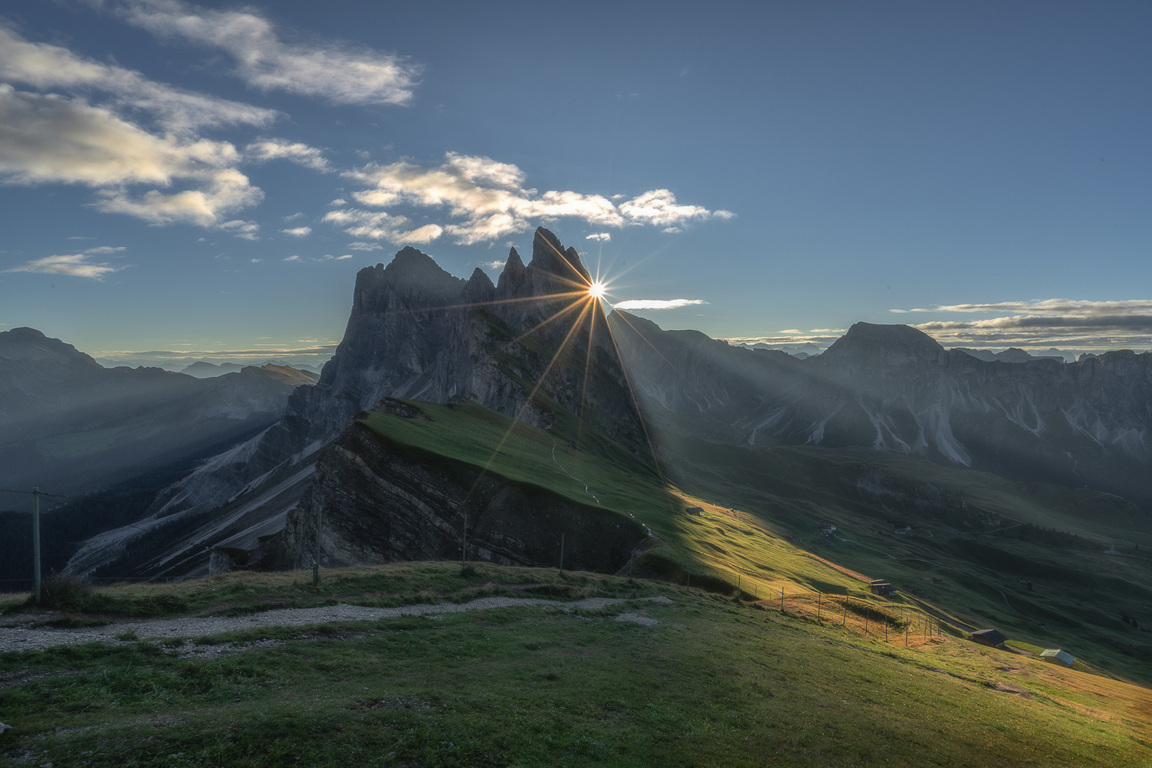 Sonnenaufgang in den Dolomiten - Seceda 2500