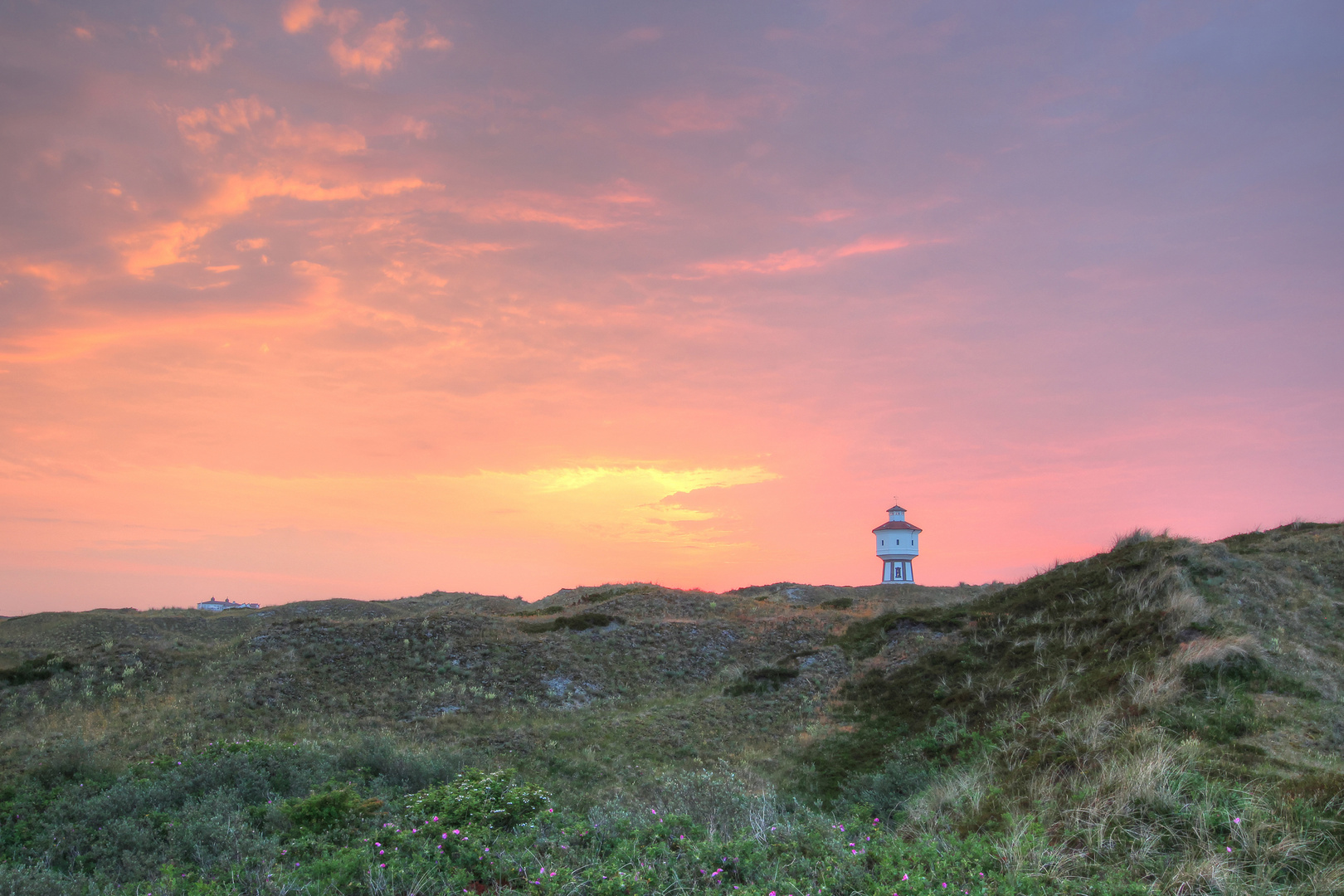 Sonnenaufgang in den Dünen auf Langeoog