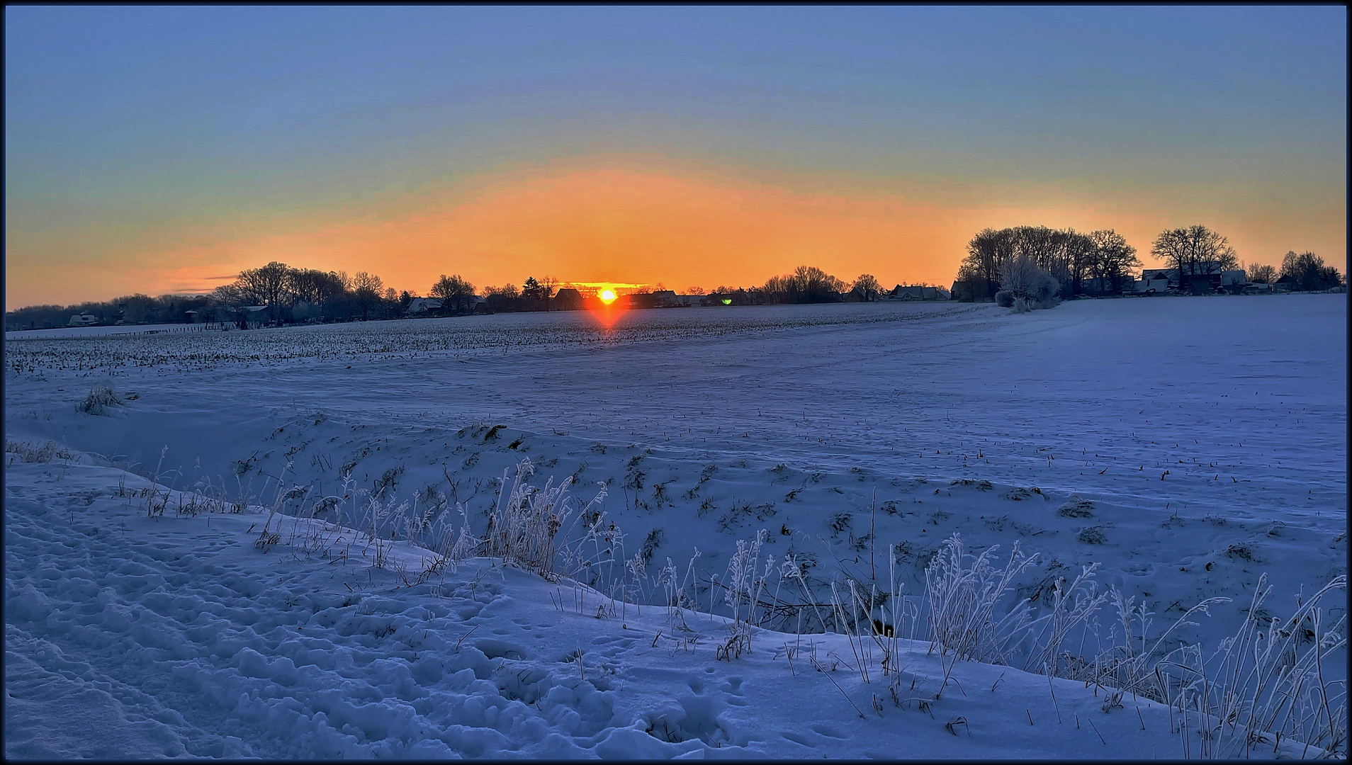 Sonnenaufgang in den Feldern