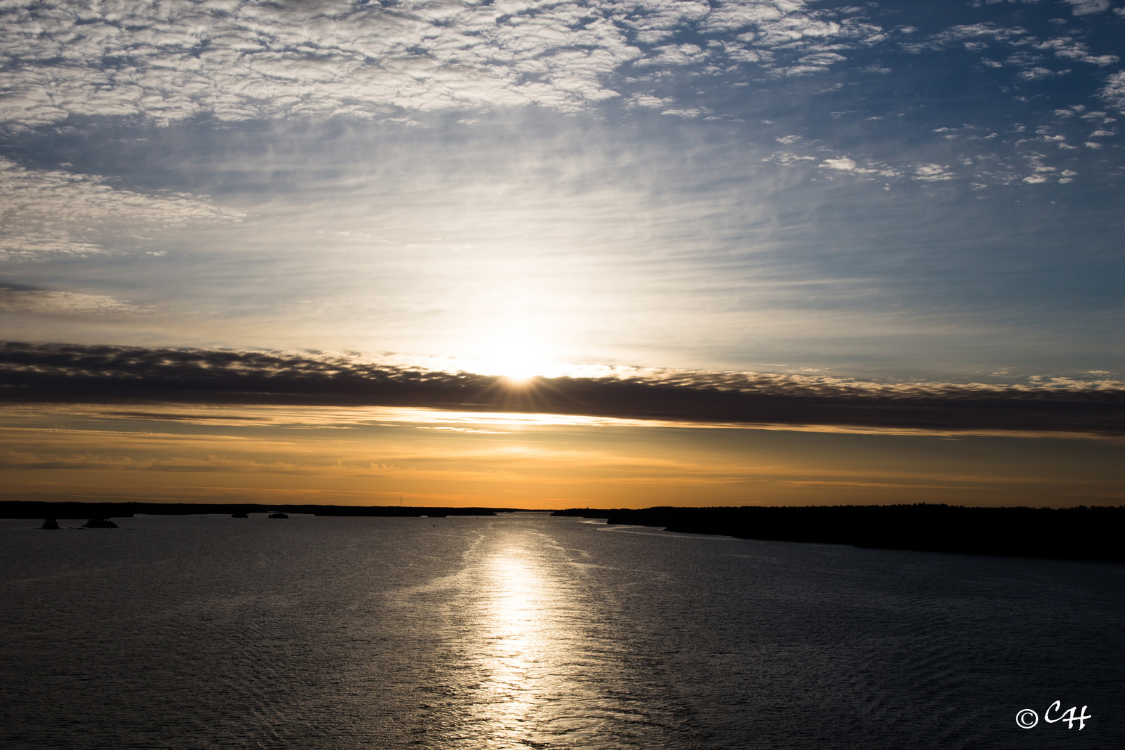 Sonnenaufgang in den Schären vor Stockholm