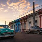 Sonnenaufgang in den Straßen von Cienfuegos in Kuba