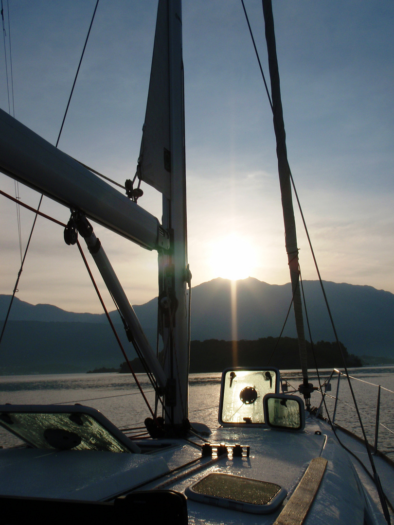 Sonnenaufgang in der Bucht von Kotor