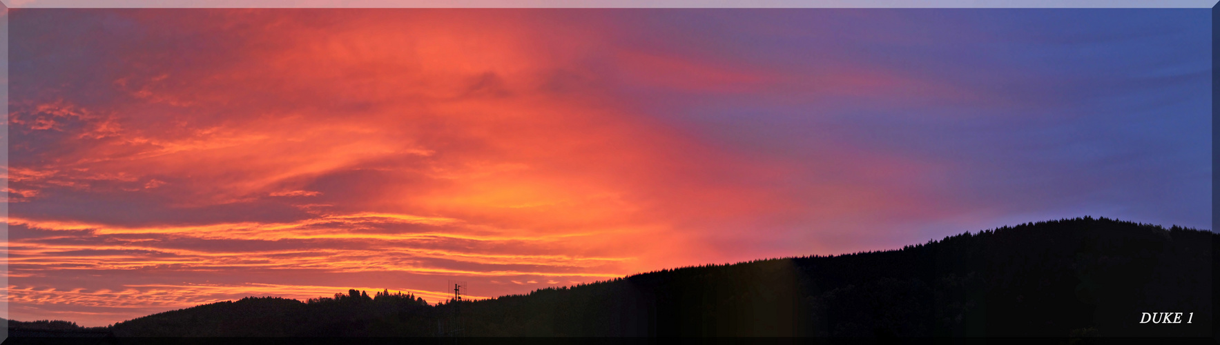 Sonnenaufgang in der Eifel .