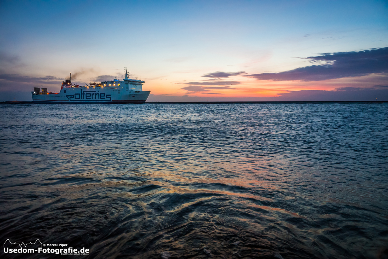 Sonnenaufgang in der Hafeneinfahrt vom Swinemünder Hafen am 09.08.2013