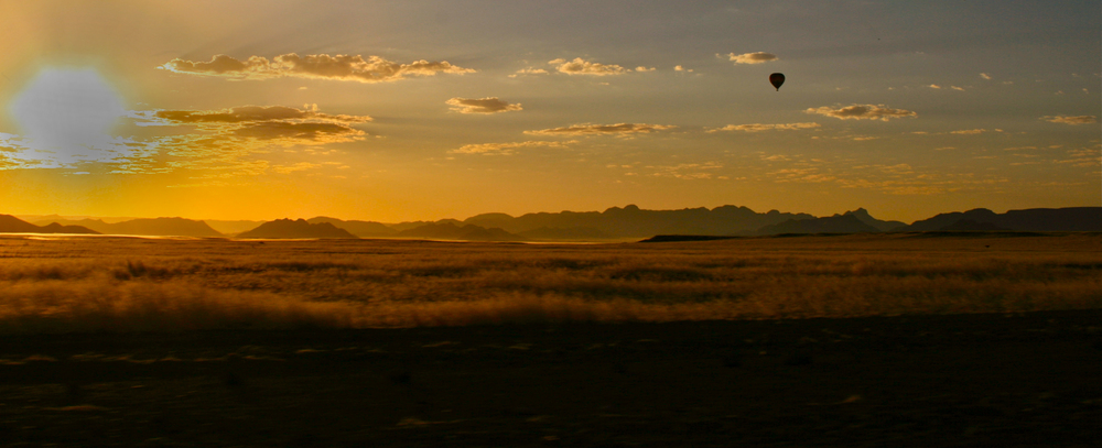 Sonnenaufgang in der Namibwüste