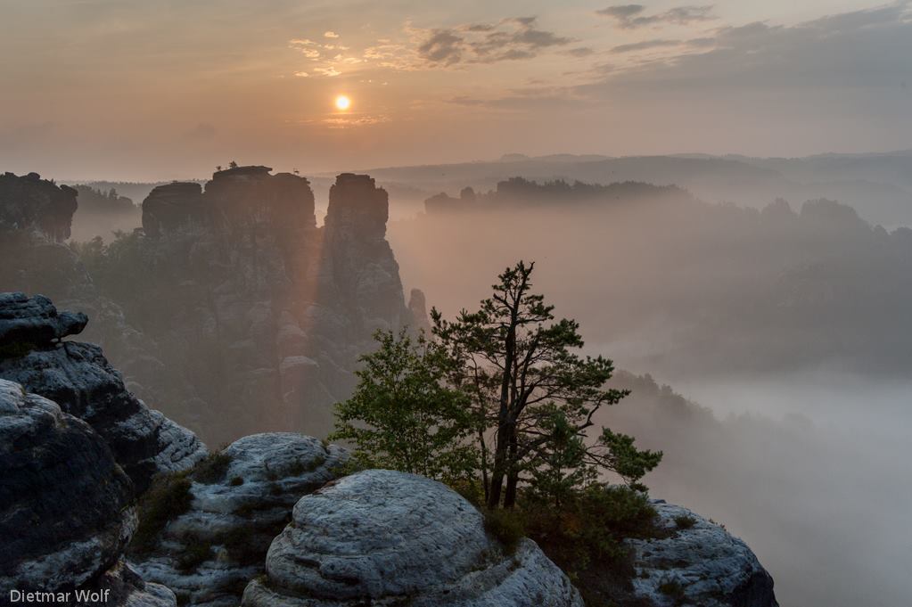 Sonnenaufgang in der Sächsischen Schweiz an der Bastei