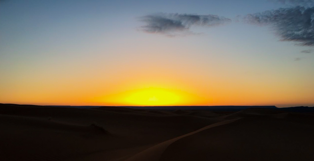 Sonnenaufgang in der Sahara, Marokko