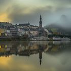 Sonnenaufgang in der Stadt mit Nebel