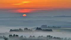 *Sonnenaufgang in der Vulkaneifel*