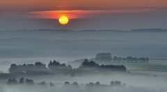 *Sonnenaufgang in der Vulkaneifel II*