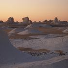 Sonnenaufgang in der Weißen Wüste Ägyptens