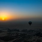 Sonnenaufgang in der Wüste im Ballon