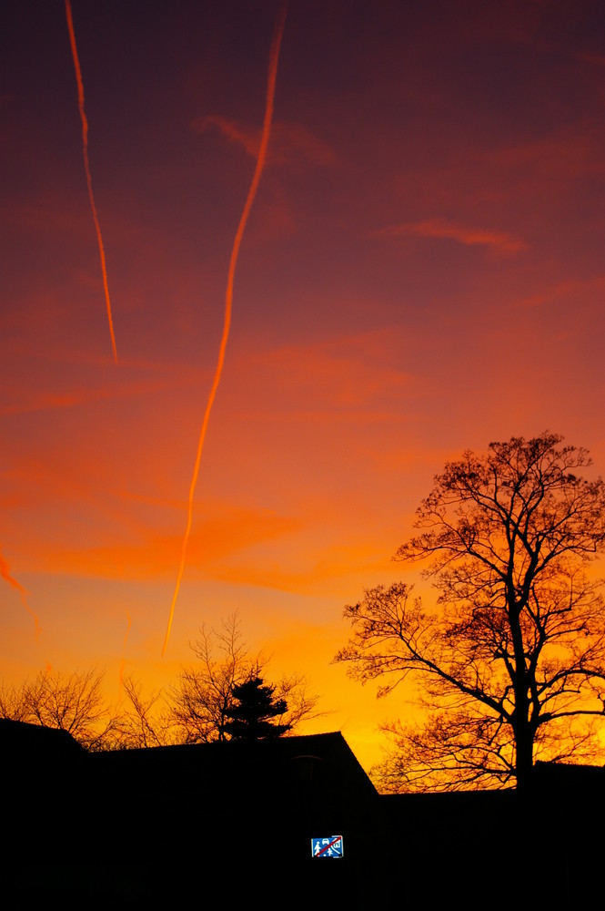 Sonnenaufgang in einer Spielstraße