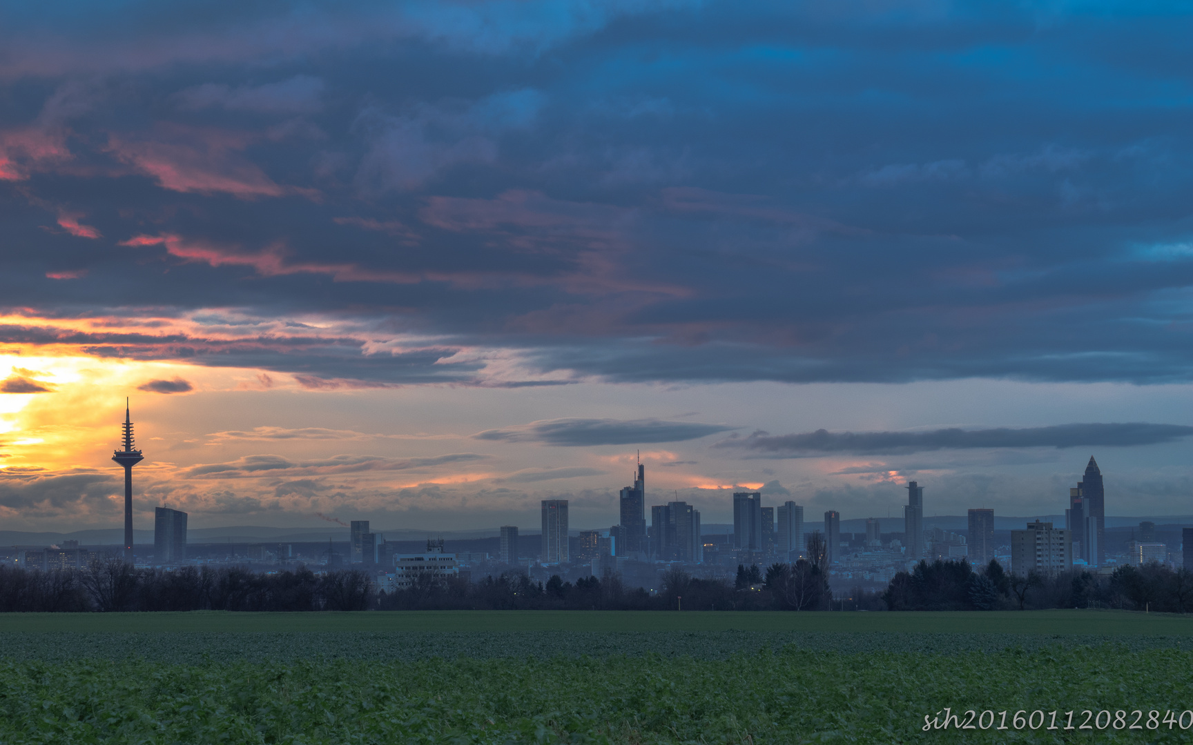 Sonnenaufgang in Frankfurt am Main20160112082840 Foto & Bild
