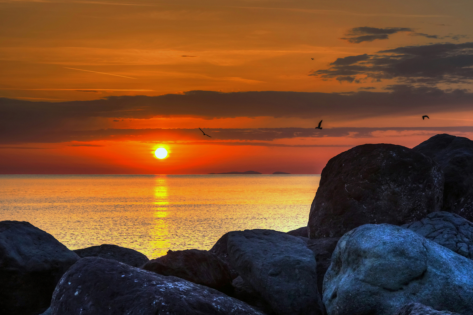 Sonnenaufgang in Kamari, Santorin