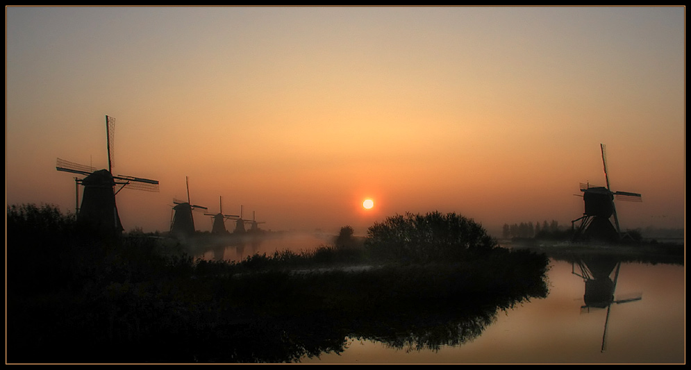 Sonnenaufgang in Kinderdijk