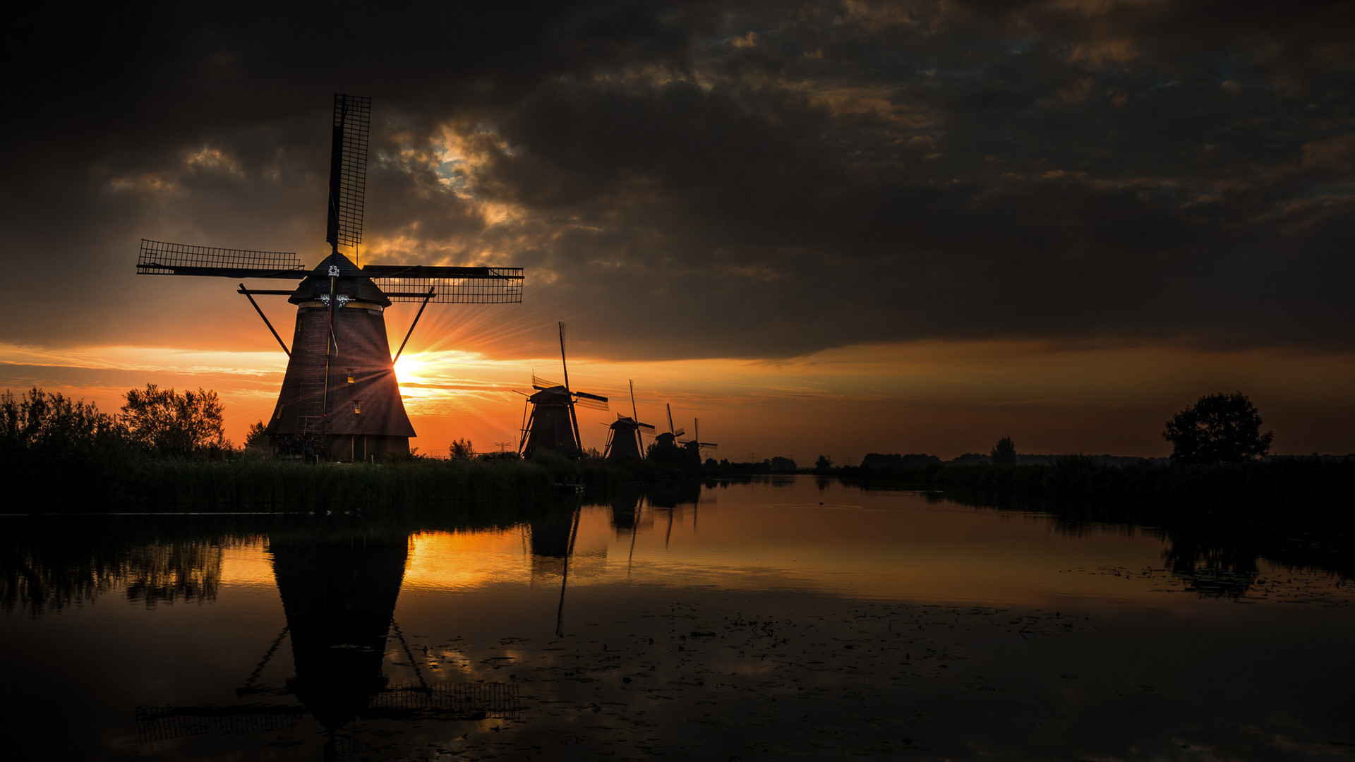 Sonnenaufgang in Kinderdijk