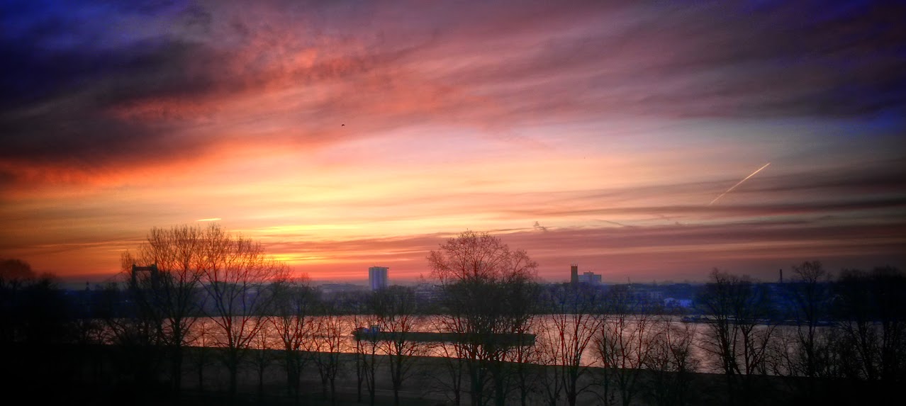 Sonnenaufgang in Kölle am Rhein