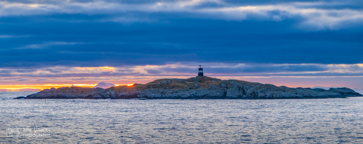 Sonnenaufgang in Reine auf den Lofoten