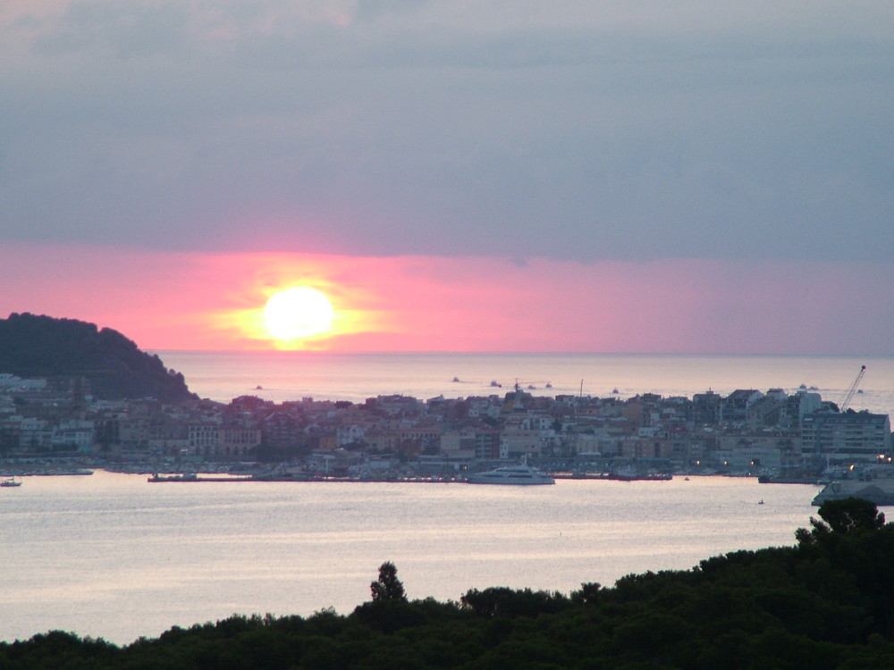 Sonnenaufgang in Spanien an der Costa Brava bei Palamos