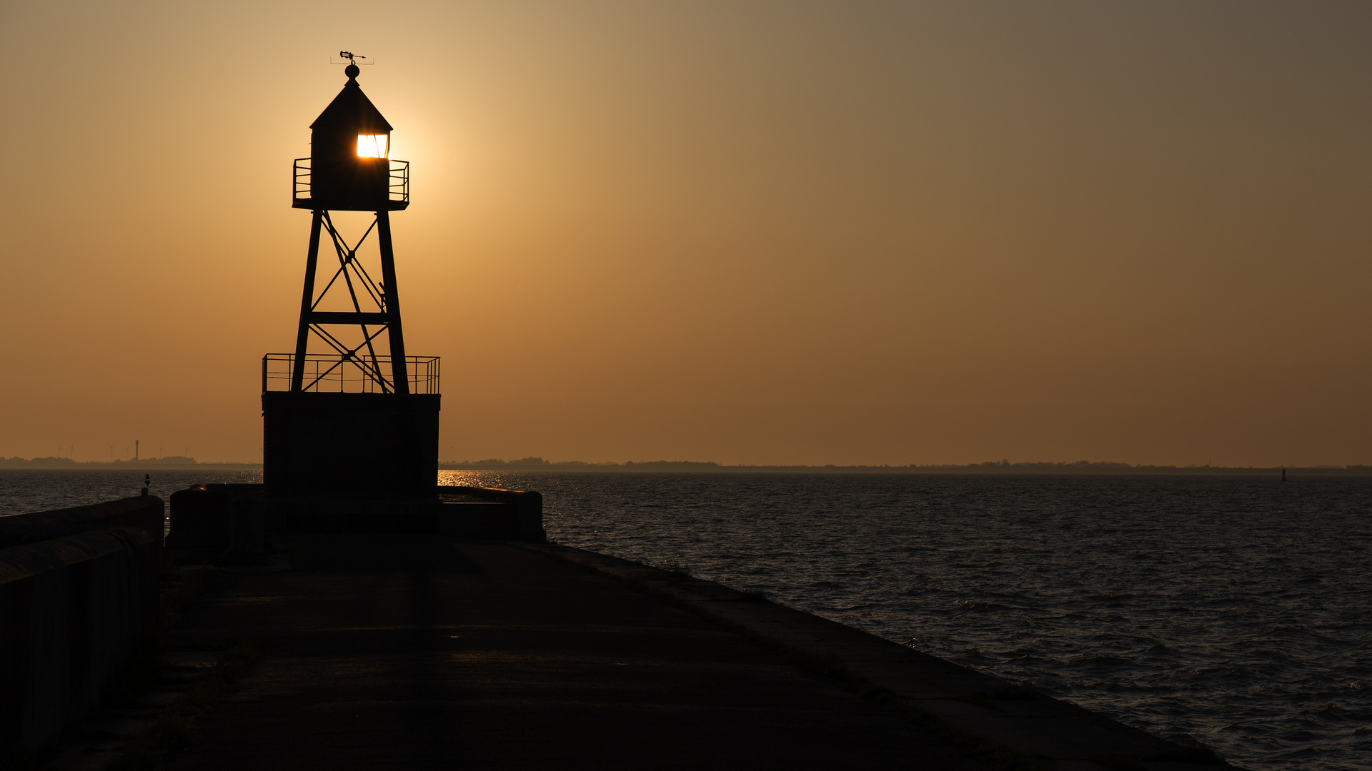 Sonnenaufgang in Wilhelmshaven