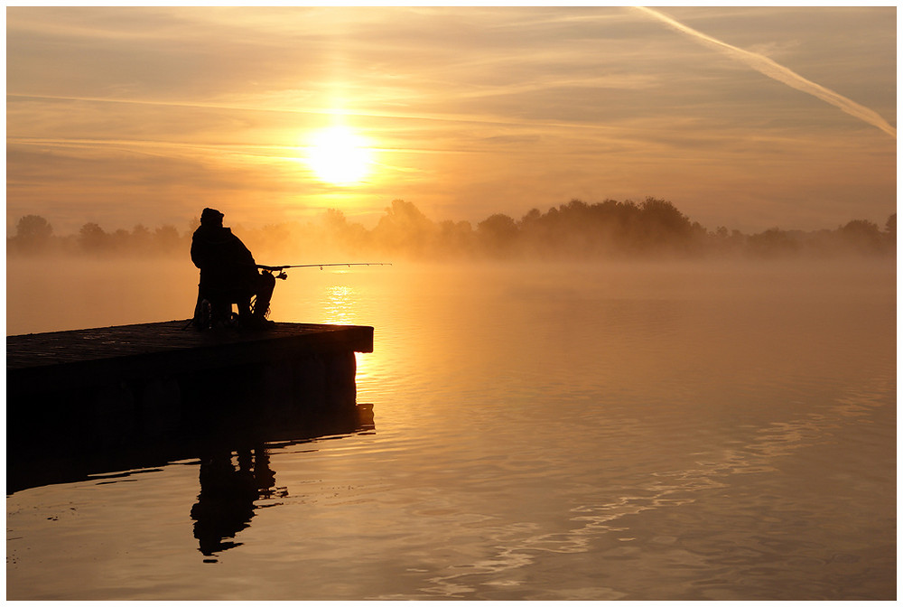 Sonnenaufgang mit Angler