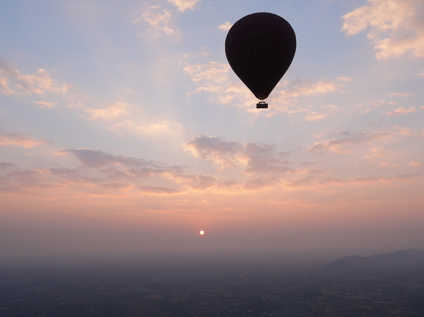 Sonnenaufgang mit Balon