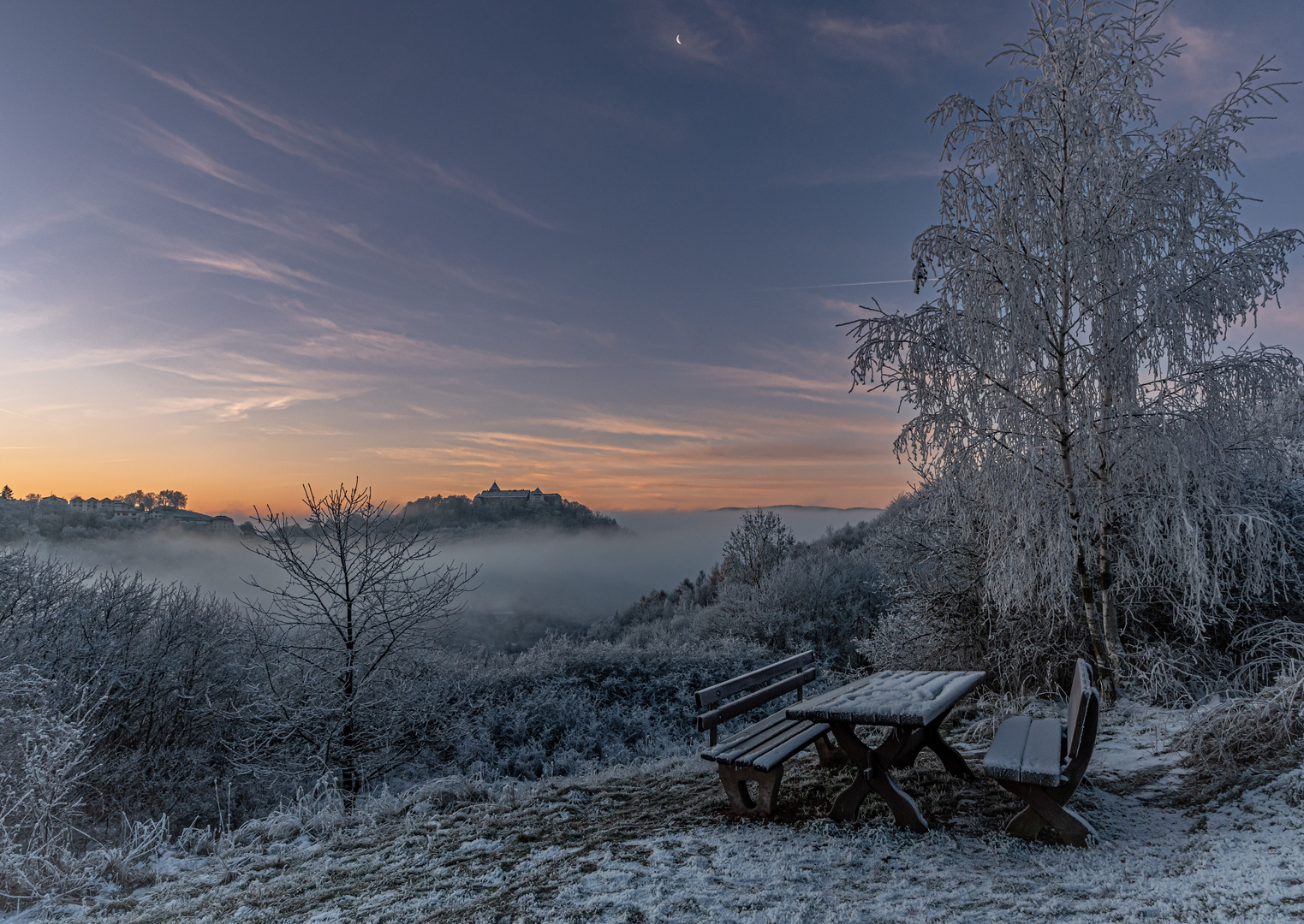 Sonnenaufgang mit Blick auf Schloss Waldeck 2