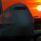 Sonnenaufgang mit Boeing 747-400