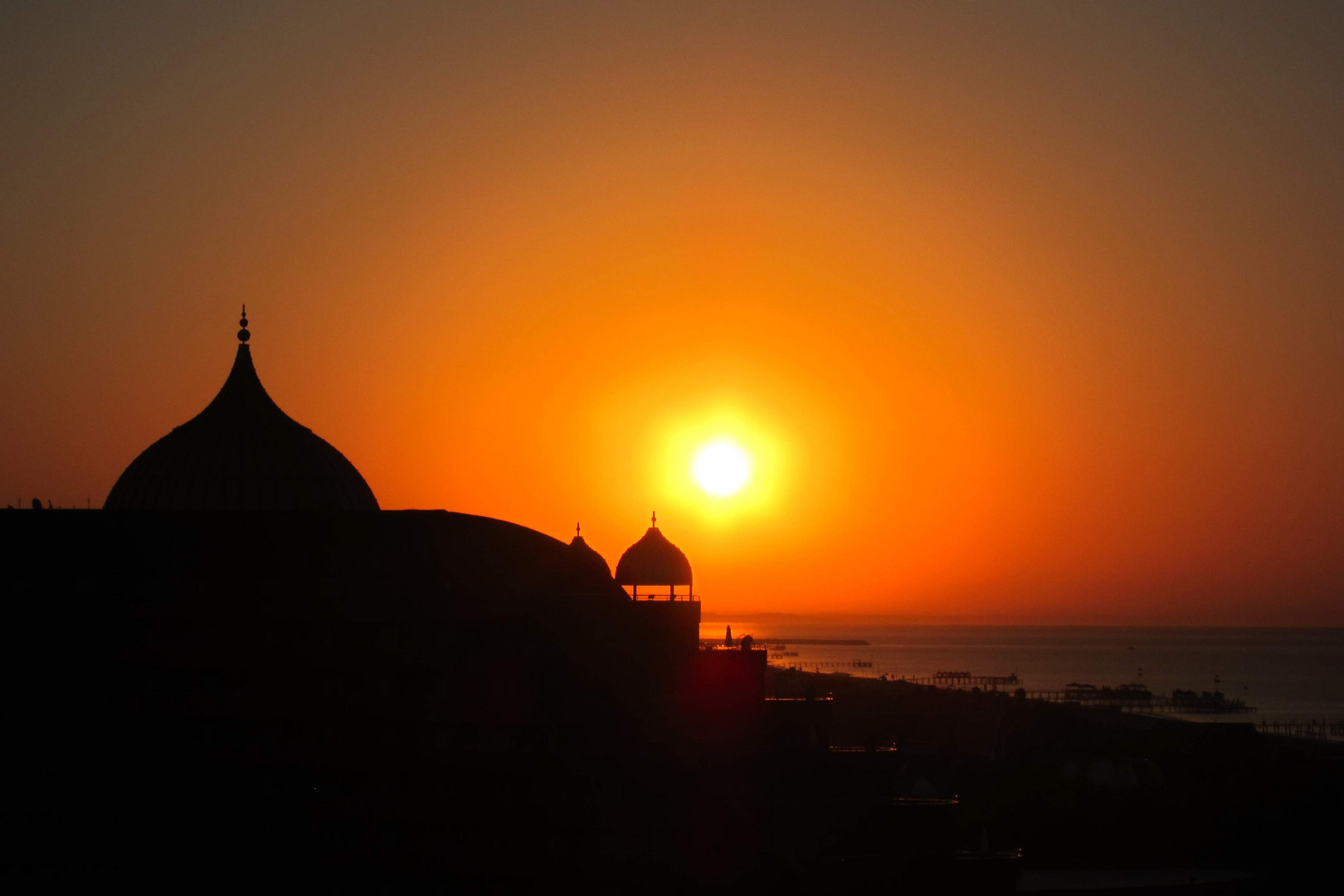 Sonnenaufgang mit dem Blick vom Delphin Imperial auf das Palace