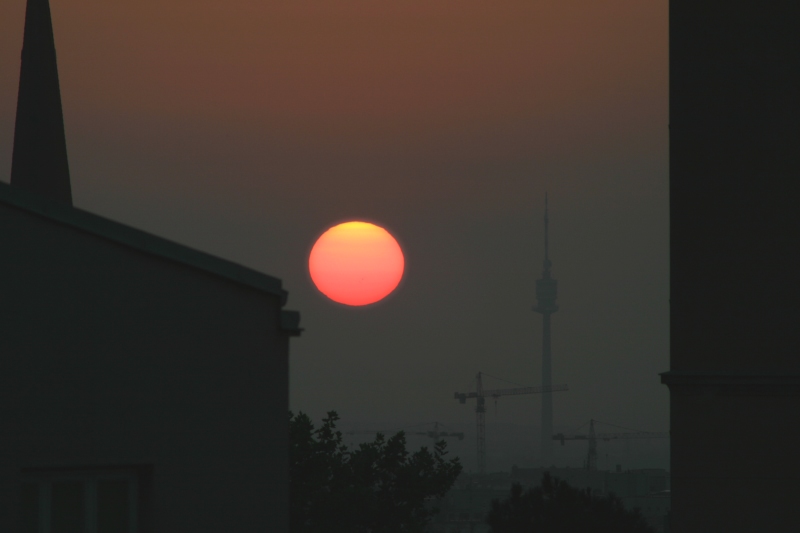 Sonnenaufgang mit Donauturm